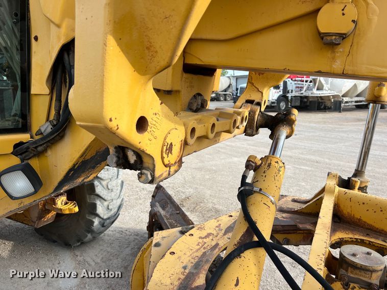 image for item DS2937 1997 John Deere 772CH motor grader