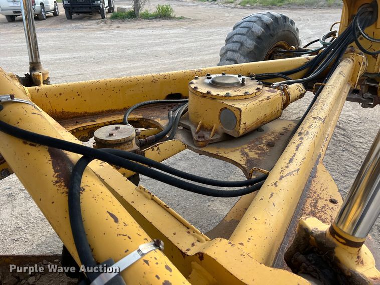 image for item DS2937 1997 John Deere 772CH motor grader