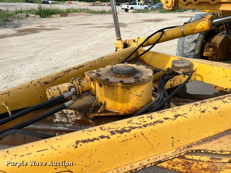 image for item DS2937 1997 John Deere 772CH motor grader