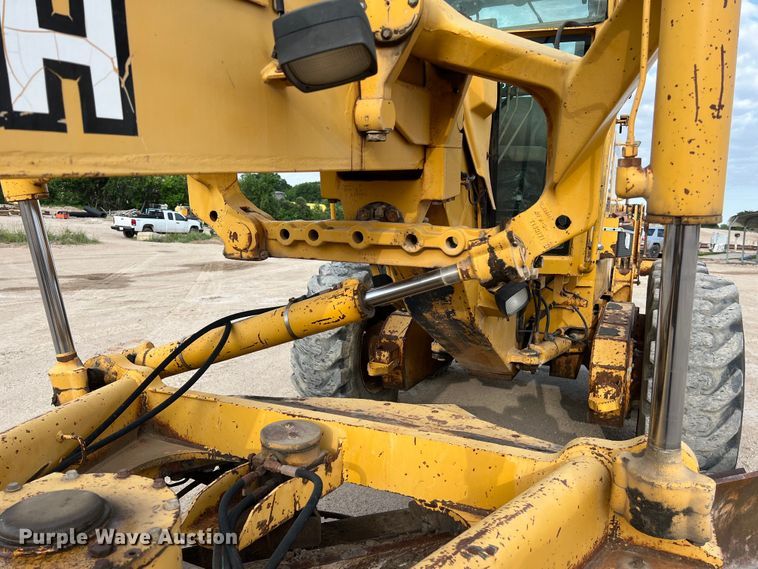 image for item DS2937 1997 John Deere 772CH motor grader