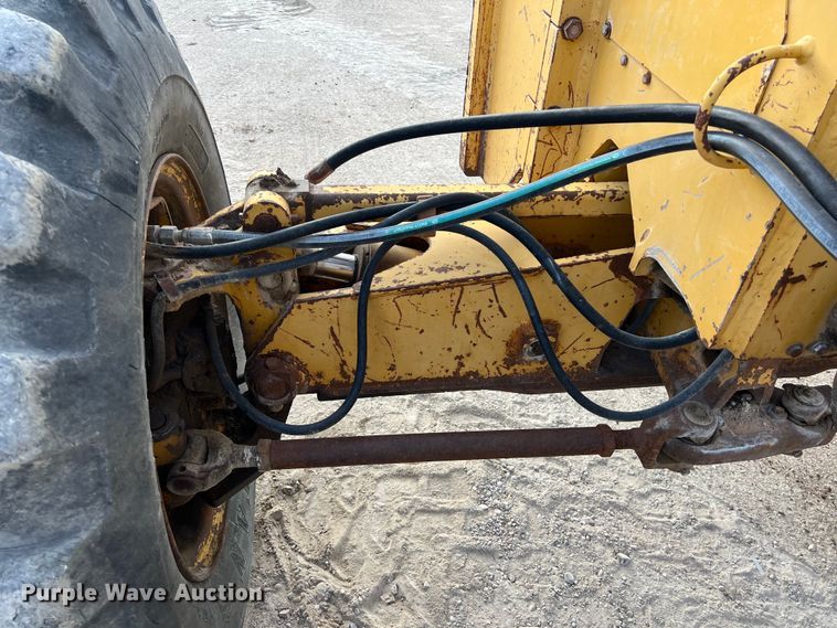 image for item DS2937 1997 John Deere 772CH motor grader