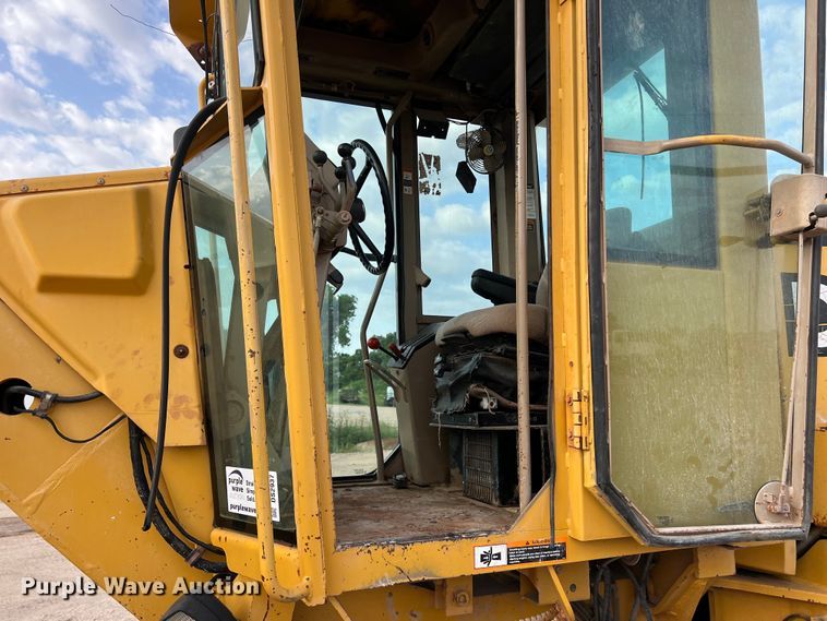 image for item DS2937 1997 John Deere 772CH motor grader