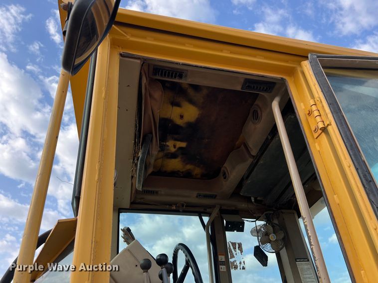 image for item DS2937 1997 John Deere 772CH motor grader