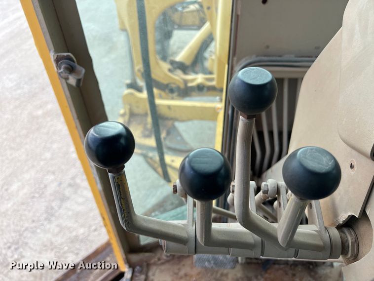 image for item DS2937 1997 John Deere 772CH motor grader