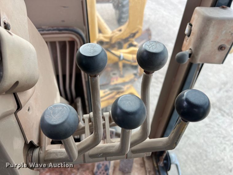 image for item DS2937 1997 John Deere 772CH motor grader