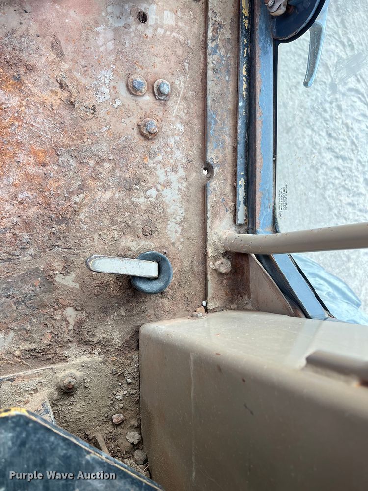 image for item DS2937 1997 John Deere 772CH motor grader