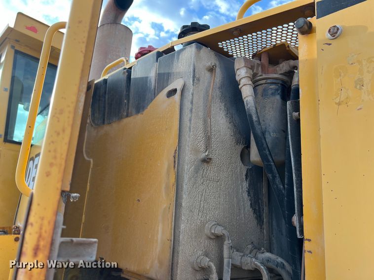 image for item DS2937 1997 John Deere 772CH motor grader