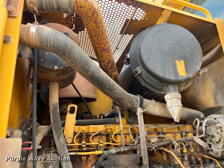 image for item DS2937 1997 John Deere 772CH motor grader