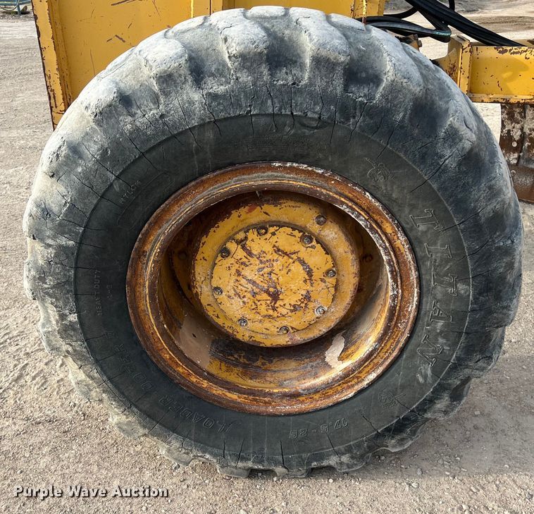 image for item DS2937 1997 John Deere 772CH motor grader