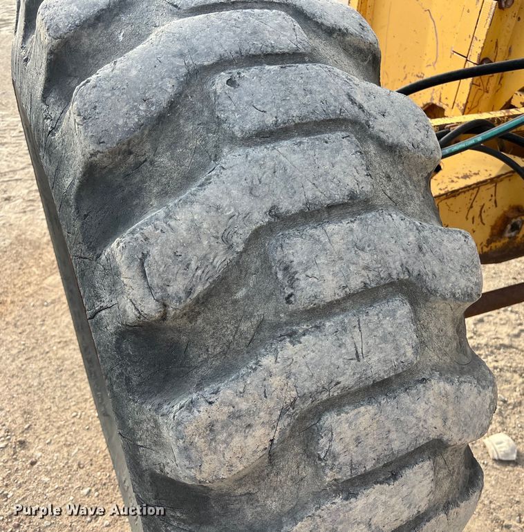 image for item DS2937 1997 John Deere 772CH motor grader