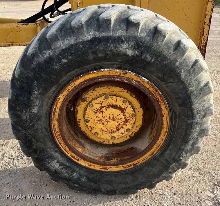 image for item DS2937 1997 John Deere 772CH motor grader