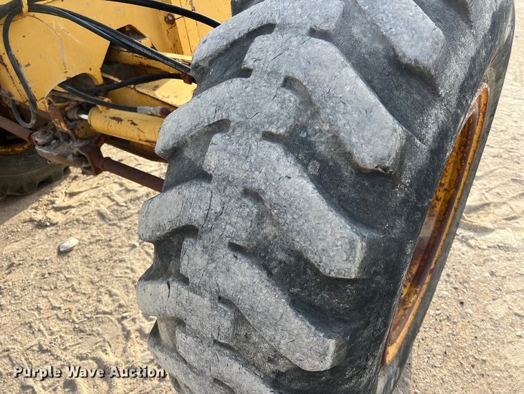 image for item DS2937 1997 John Deere 772CH motor grader