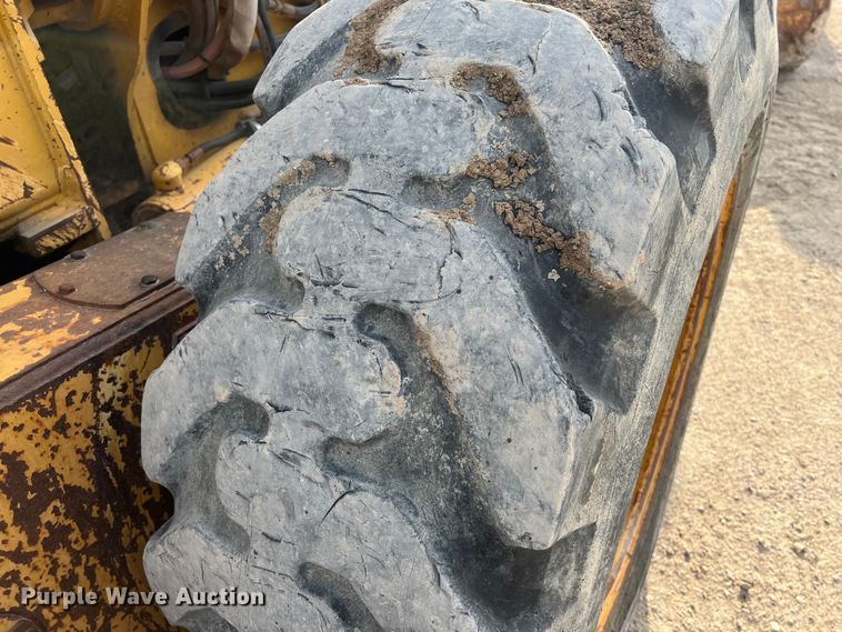 image for item DS2937 1997 John Deere 772CH motor grader