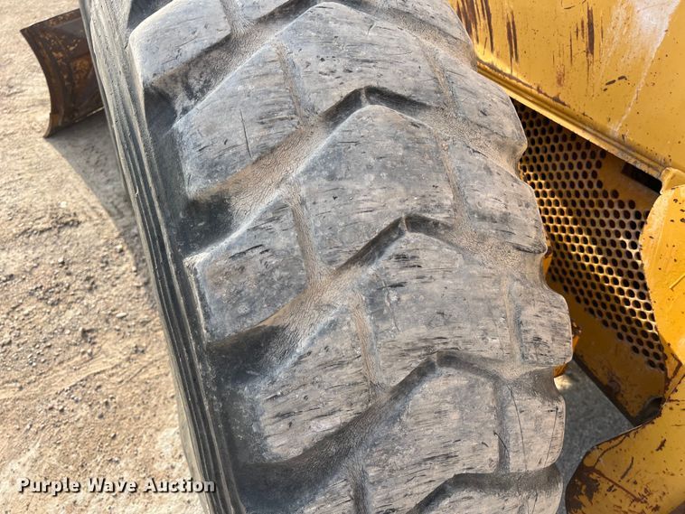 image for item DS2937 1997 John Deere 772CH motor grader