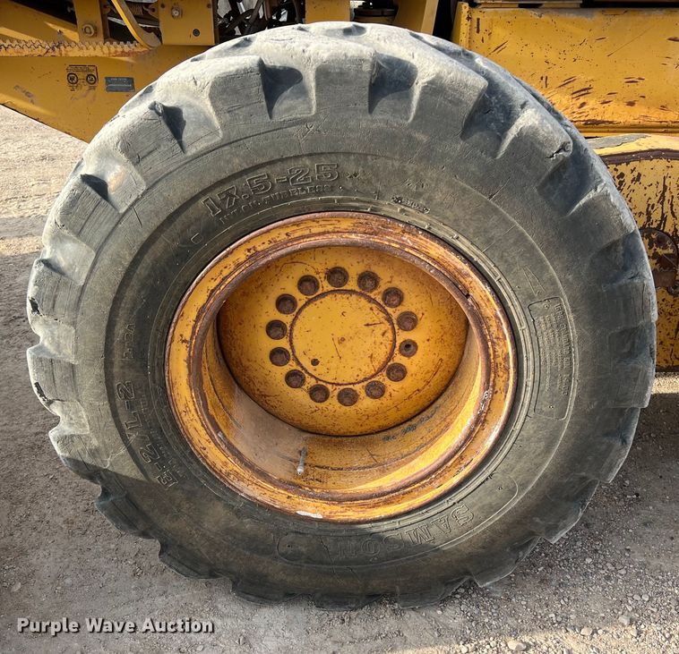 image for item DS2937 1997 John Deere 772CH motor grader