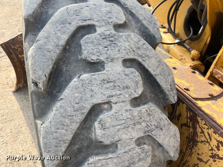 image for item DS2937 1997 John Deere 772CH motor grader