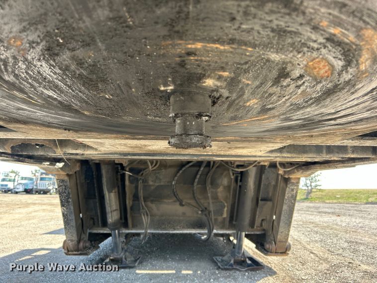 image for item EG1254 2001 Load King 403/4DFPR lowboy equipment trailer