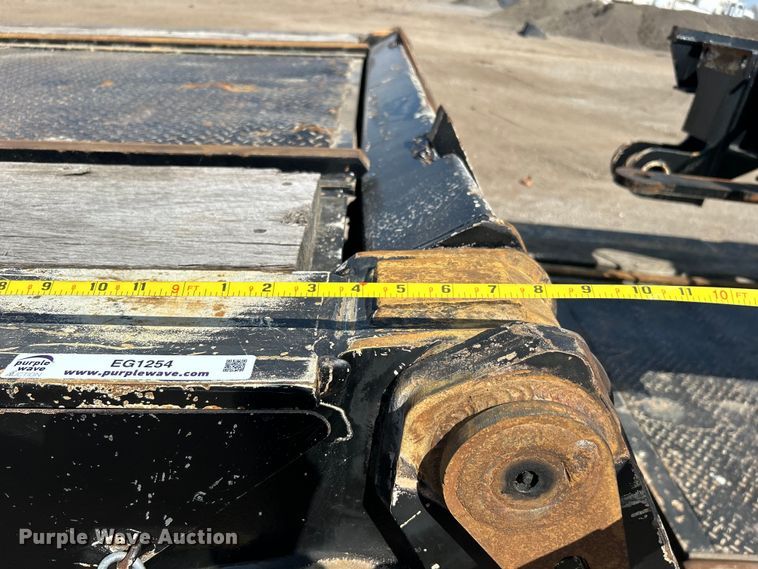 image for item EG1254 2001 Load King 403/4DFPR lowboy equipment trailer