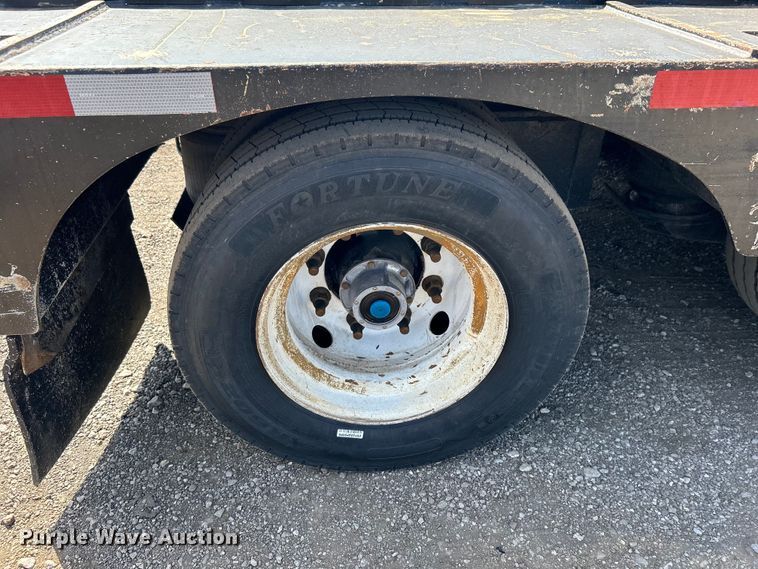 image for item EG1254 2001 Load King 403/4DFPR lowboy equipment trailer