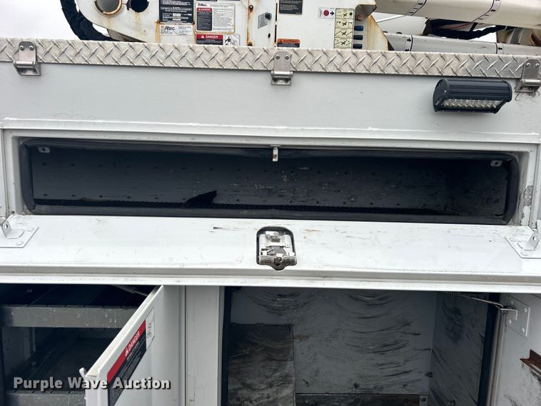 image for item EG1299 2012 Ford F550 Super Duty bucket truck