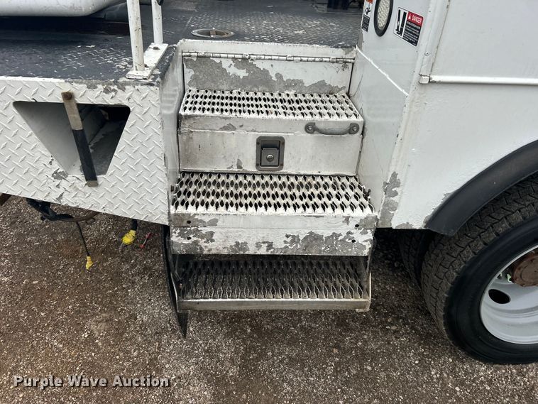 image for item EG1299 2012 Ford F550 Super Duty bucket truck