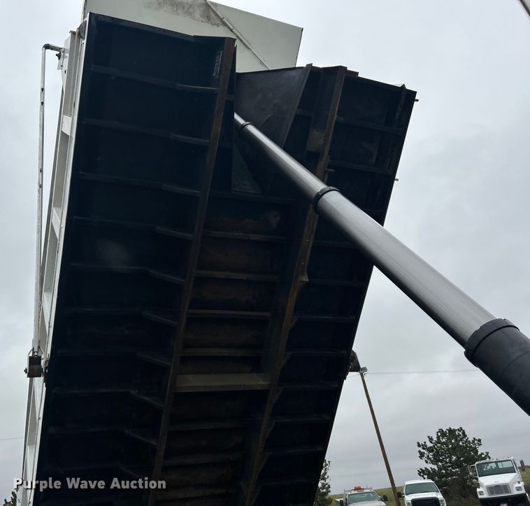 image for item EG1302 2010 Freightliner  Business Class M2 dump truck