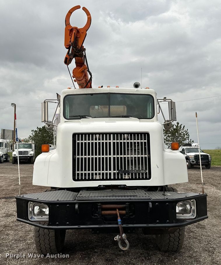 image for item EG1322 1998 International  Paystar 5000 pressure digger truck