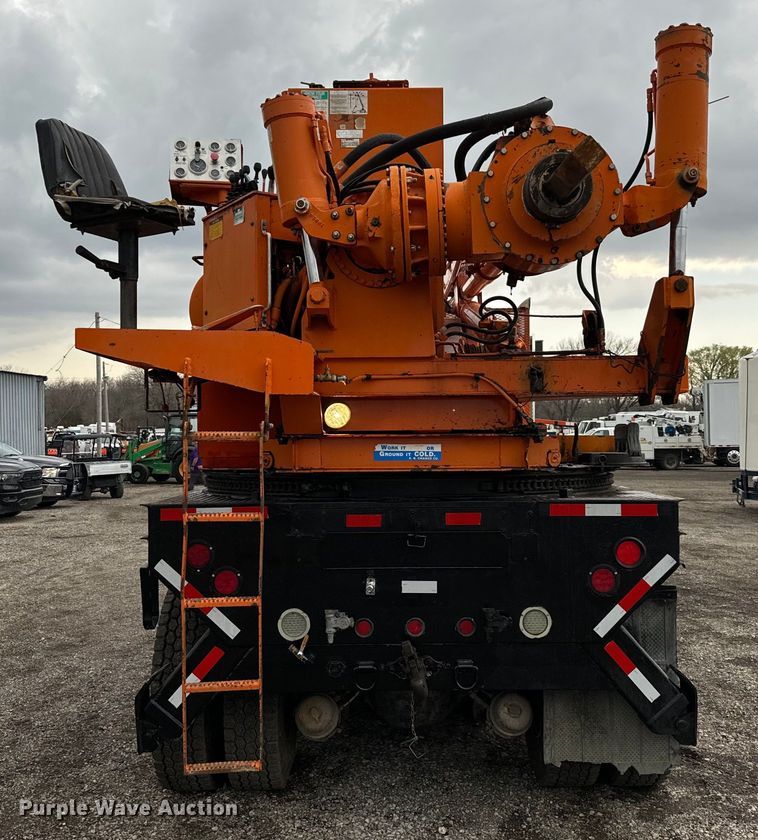 image for item EG1322 1998 International  Paystar 5000 pressure digger truck