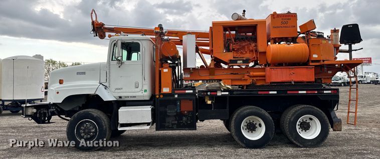 image for item EG1322 1998 International  Paystar 5000 pressure digger truck