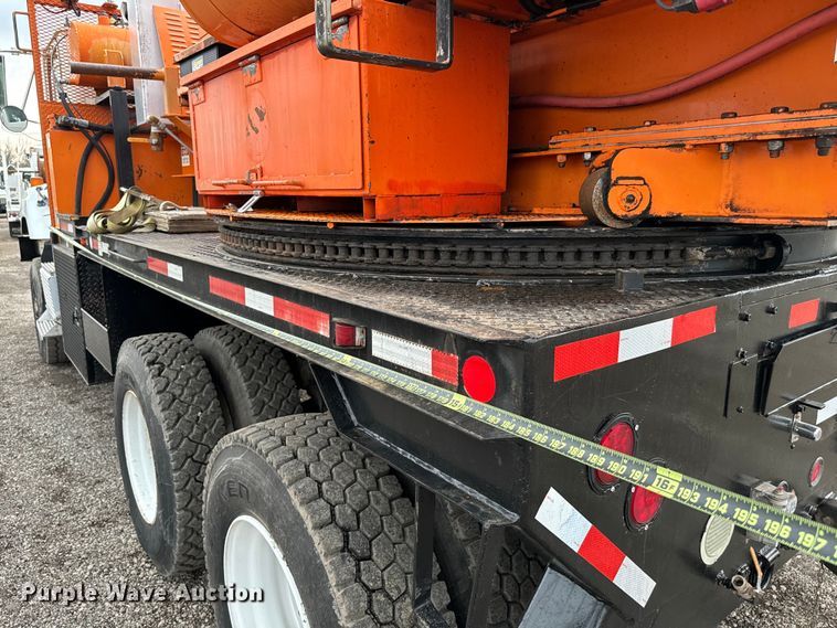 image for item EG1322 1998 International  Paystar 5000 pressure digger truck