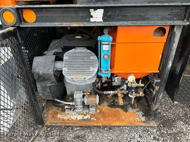 image for item EG1322 1998 International  Paystar 5000 pressure digger truck