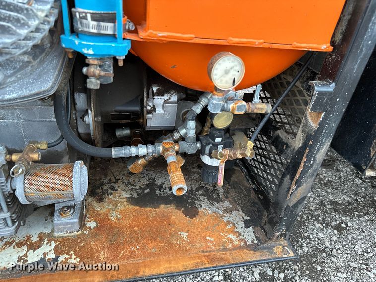 image for item EG1322 1998 International  Paystar 5000 pressure digger truck