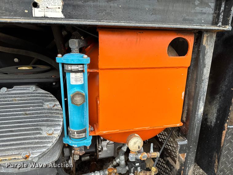 image for item EG1322 1998 International  Paystar 5000 pressure digger truck