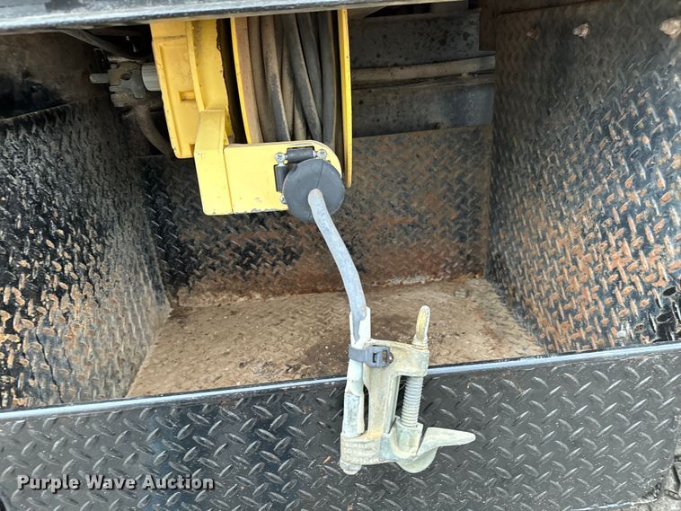 image for item EG1322 1998 International  Paystar 5000 pressure digger truck