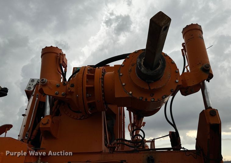 image for item EG1322 1998 International  Paystar 5000 pressure digger truck