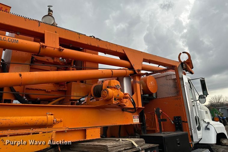 image for item EG1322 1998 International  Paystar 5000 pressure digger truck