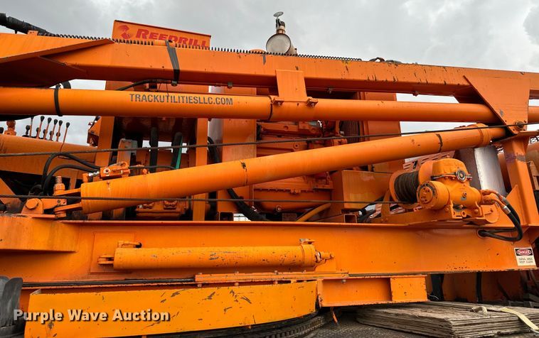 image for item EG1322 1998 International  Paystar 5000 pressure digger truck