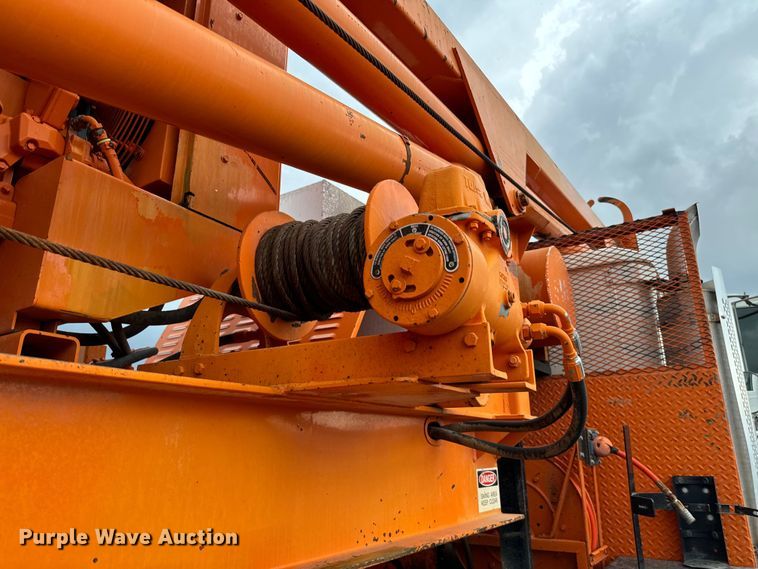 image for item EG1322 1998 International  Paystar 5000 pressure digger truck