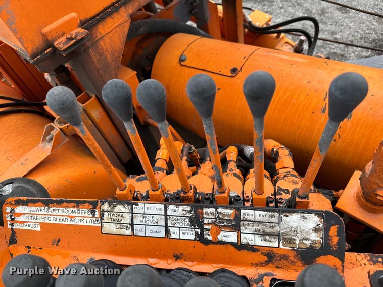 image for item EG1322 1998 International  Paystar 5000 pressure digger truck