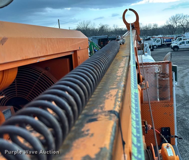 image for item EG1322 1998 International  Paystar 5000 pressure digger truck