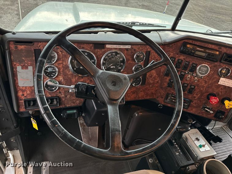 image for item EG1322 1998 International  Paystar 5000 pressure digger truck