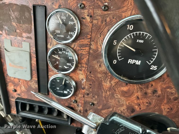 image for item EG1322 1998 International  Paystar 5000 pressure digger truck