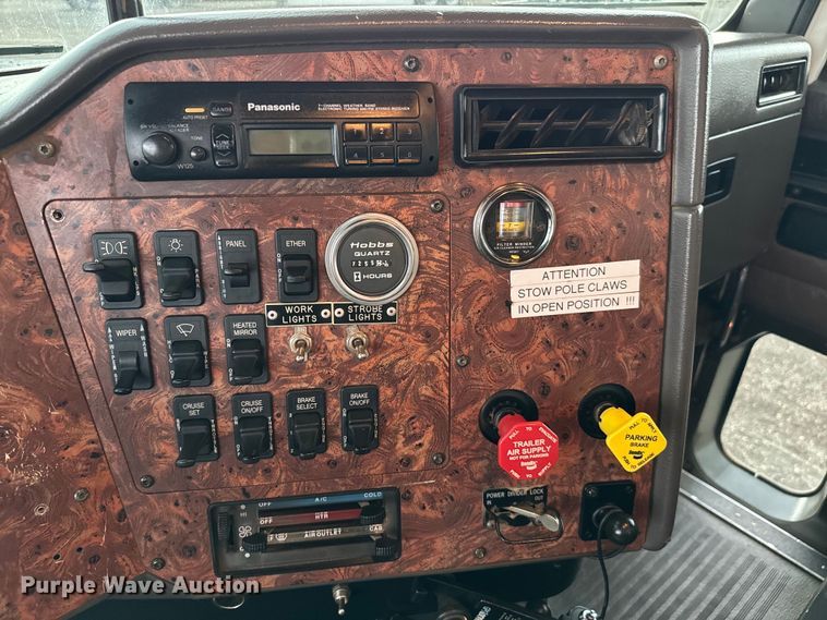 image for item EG1322 1998 International  Paystar 5000 pressure digger truck