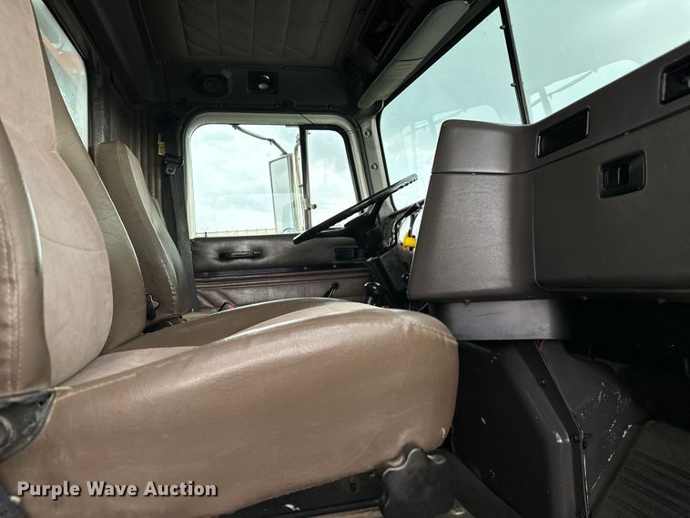 image for item EG1322 1998 International  Paystar 5000 pressure digger truck