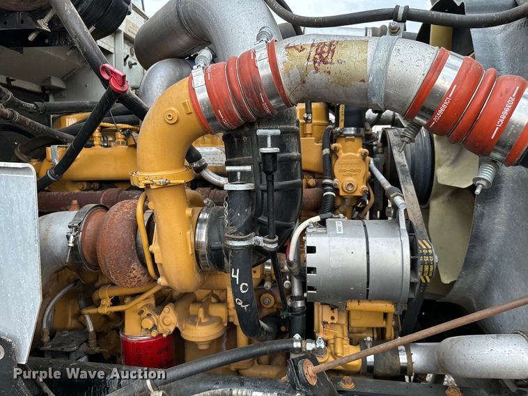 image for item EG1322 1998 International  Paystar 5000 pressure digger truck