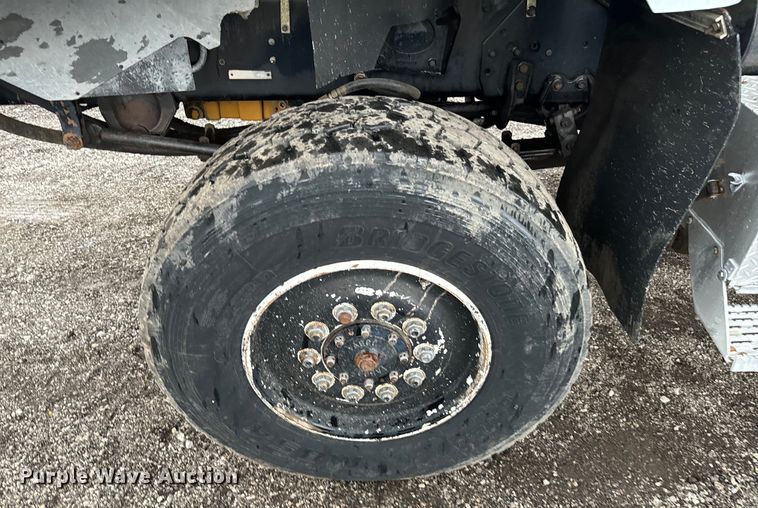 image for item EG1322 1998 International  Paystar 5000 pressure digger truck