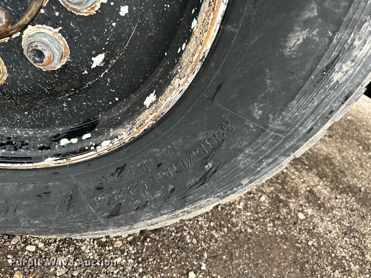 image for item EG1322 1998 International  Paystar 5000 pressure digger truck