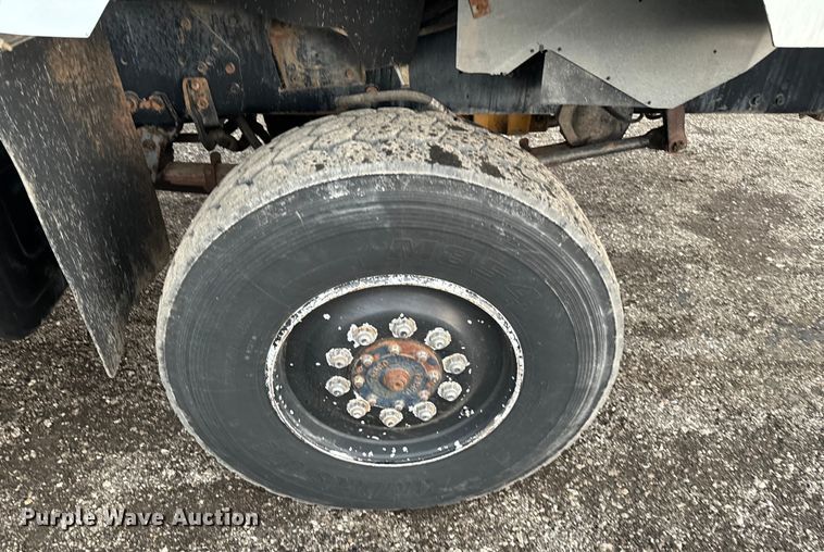 image for item EG1322 1998 International  Paystar 5000 pressure digger truck