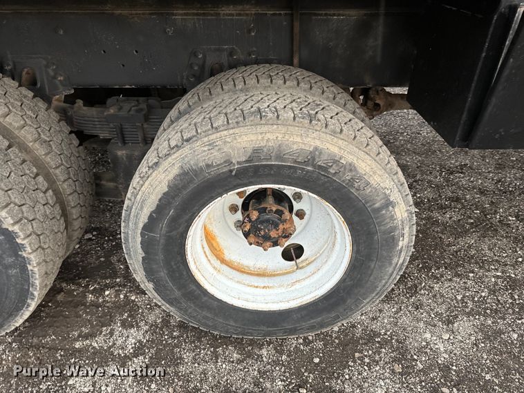 image for item EG1322 1998 International  Paystar 5000 pressure digger truck