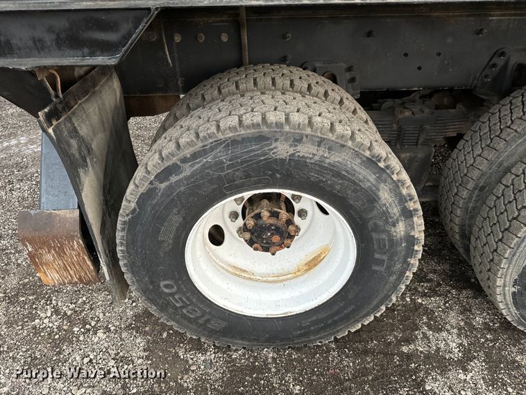 image for item EG1322 1998 International  Paystar 5000 pressure digger truck